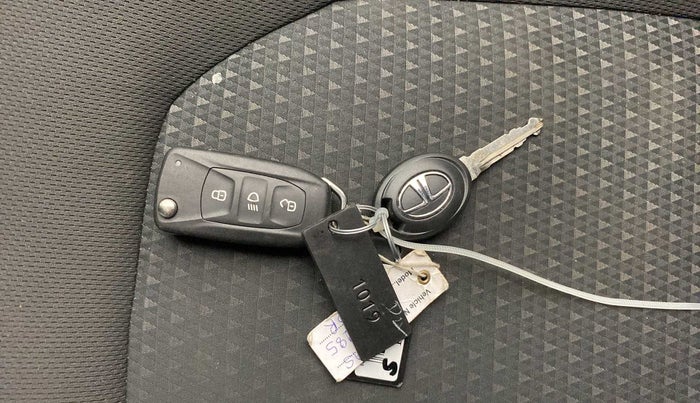 2017 Tata TIGOR XT PETROL, Petrol, Manual, 53,306 km, Key Close Up