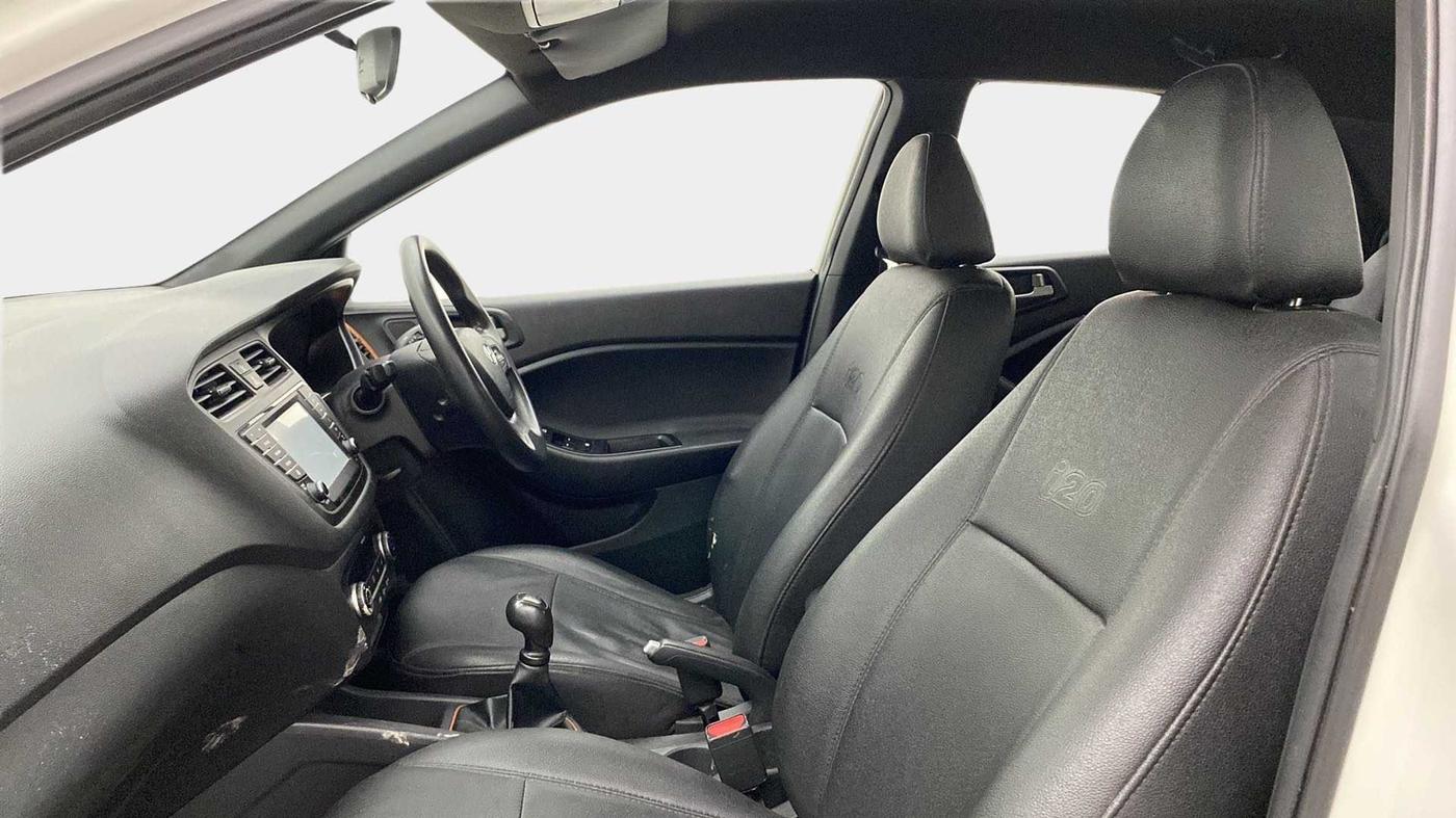 2017 Hyundai Elite i20 ASTA 1.2 DUAL TONE, Petrol, Manual, 80,328 km, Right Side Front Door Cabin