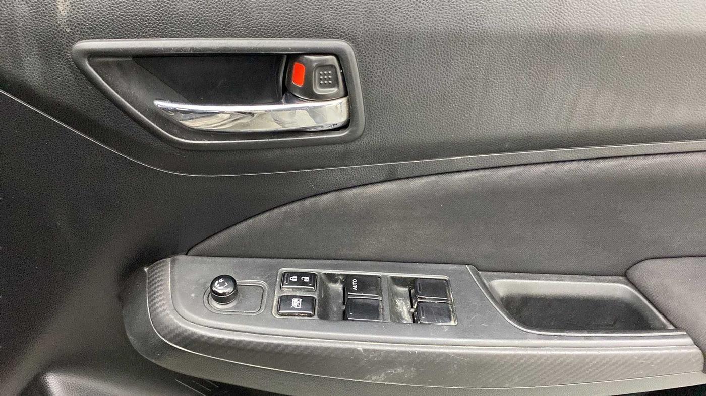 2020 Maruti Swift VXI, Petrol, Manual, 43,464 km, Driver Side Door Panels Control