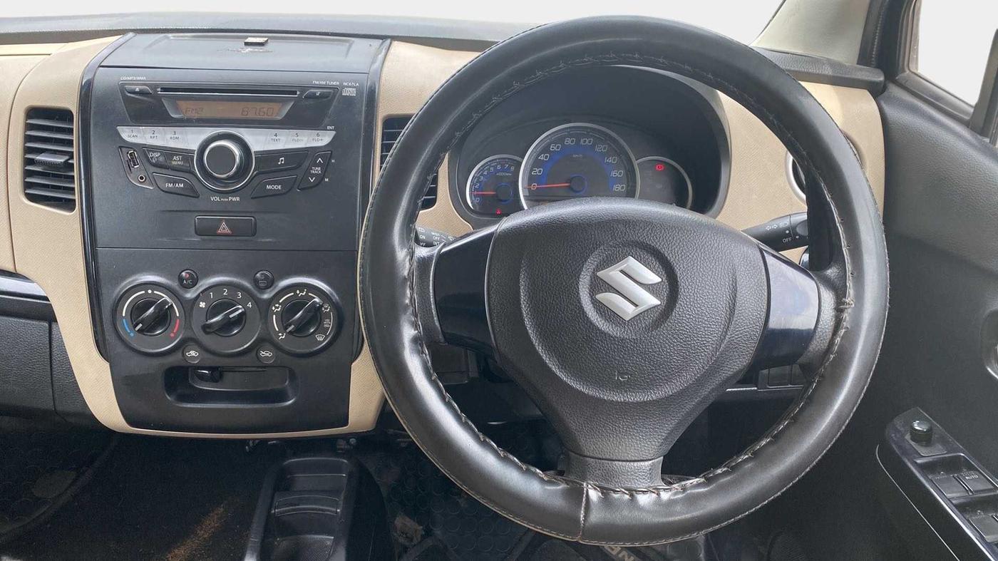 2017 Maruti Wagon R 1.0 VXI, Petrol, Manual, 55,598 km, Steering Wheel Close Up