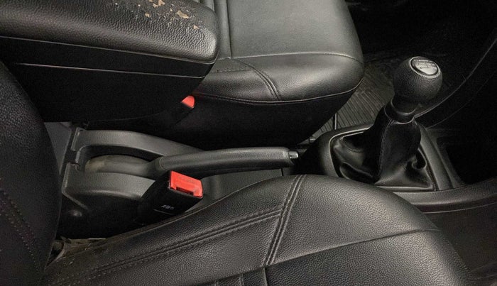 2017 Maruti Swift LXI (O), CNG, Manual, 88,225 km, Gear Lever