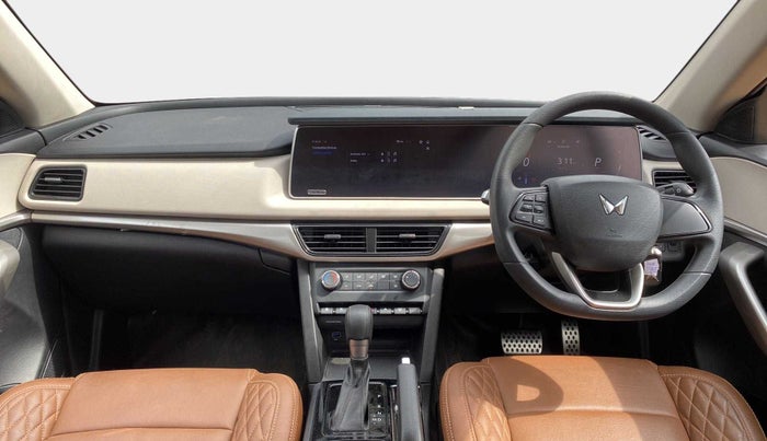 2023 Mahindra XUV700 AX 3 P AT 5 STR, Petrol, Automatic, 16,638 km, Dashboard