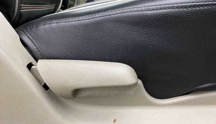 2016 Maruti Celerio VXI, Petrol, Manual, 80,189 km, Driver Side Adjustment Panel