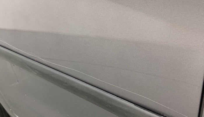 2016 Maruti Celerio VXI, Petrol, Manual, 80,189 km, Right rear door - Minor scratches