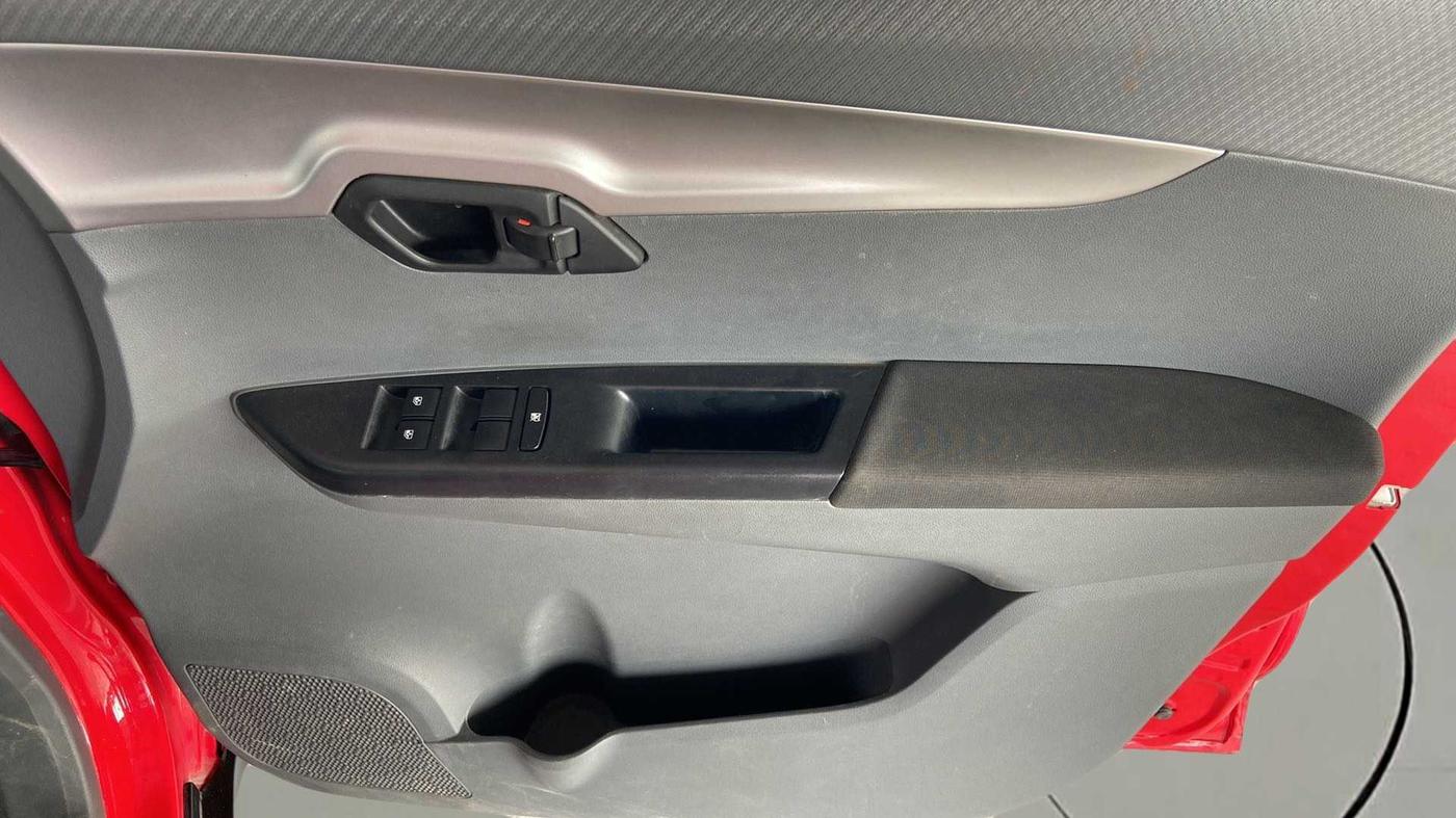 2018 Mahindra KUV 100 NXT K6+ P 6 STR, Petrol, Manual, 34,521 km, Driver Side Door Panels Control