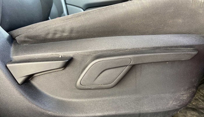 2018 Mahindra KUV 100 NXT K6+ P 6 STR, Petrol, Manual, 34,521 km, Driver Side Adjustment Panel