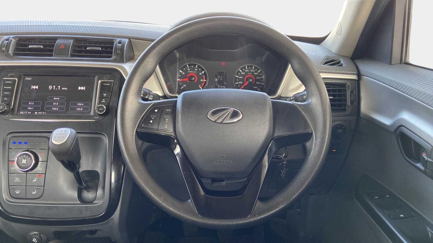 2018 Mahindra KUV 100 NXT K6+ P 6 STR, Petrol, Manual, 34,521 km, Steering Wheel Close Up