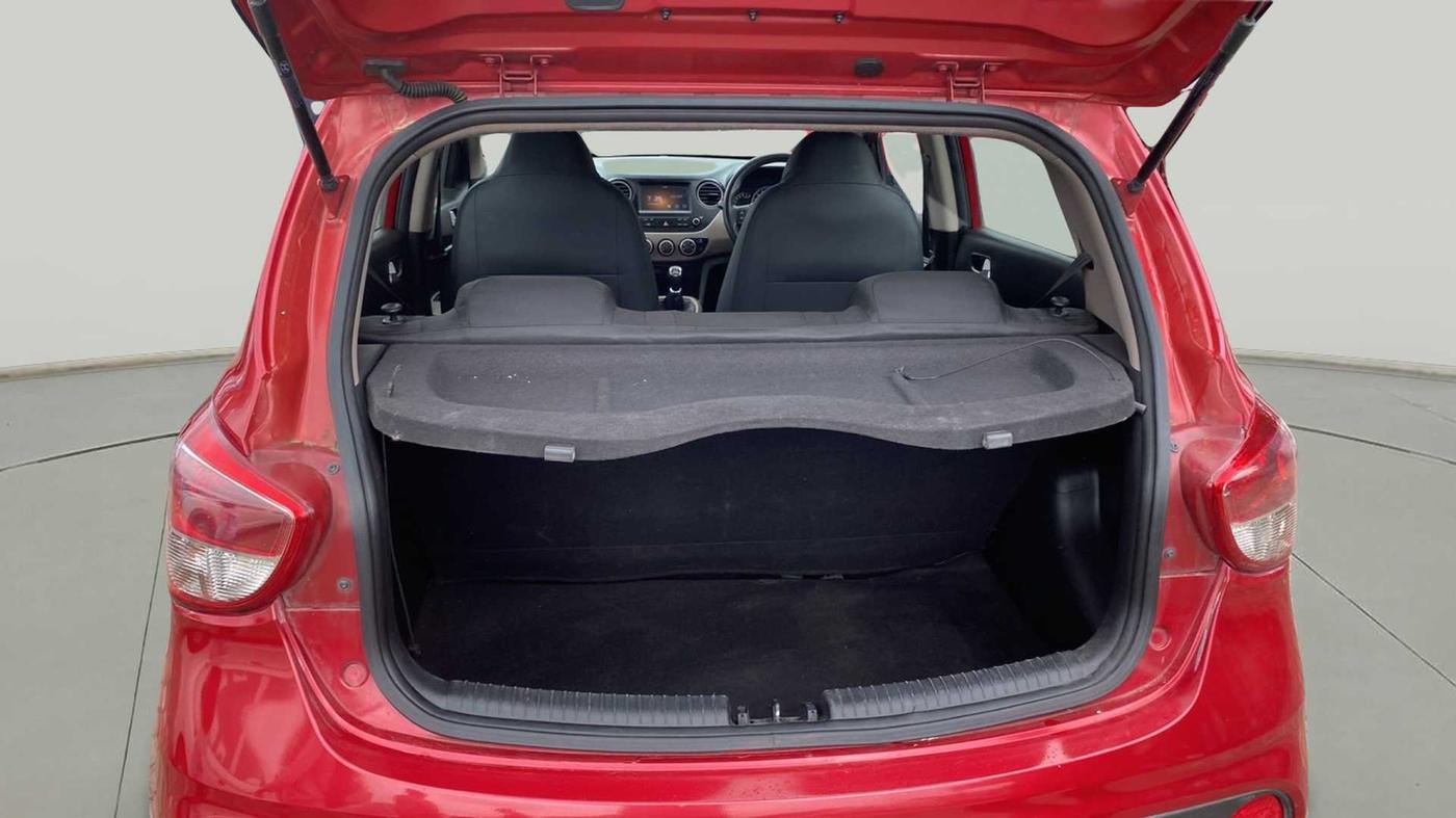 2017 Hyundai Grand i10 SPORTZ (O) 1.2 KAPPA VTVT, Petrol, Manual, 67,544 km, Boot Inside