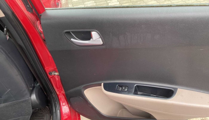 2017 Hyundai Grand i10 SPORTZ (O) 1.2 KAPPA VTVT, Petrol, Manual, 67,544 km, Right rear window switch / handle - Minor damage