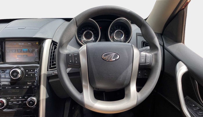 2019 Mahindra XUV500 W7 AT, Diesel, Automatic, 39,448 km, Steering Wheel Close Up