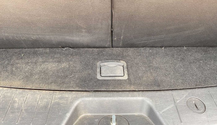 2019 Mahindra XUV500 W7 AT, Diesel, Automatic, 39,448 km, Boot Inside