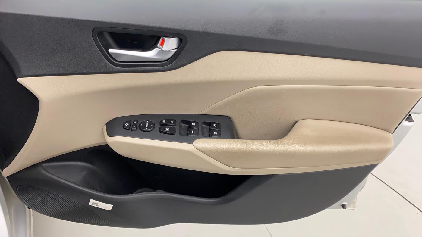 2018 Hyundai Verna 1.6 VTVT SX O, Petrol, Manual, 26,522 km, Driver Side Door Panels Control