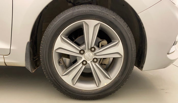 2018 Hyundai Verna 1.6 VTVT SX O, Petrol, Manual, 26,522 km, Right Front Wheel