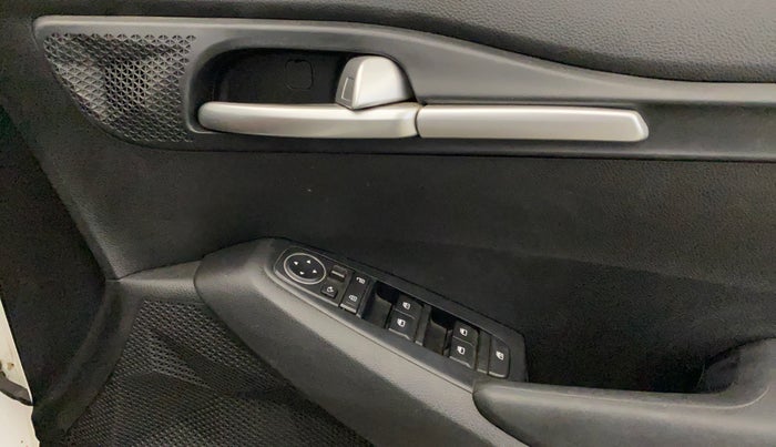 2020 KIA SELTOS HTK PLUS 1.5, Petrol, Manual, 38,980 km, Driver Side Door Panels Control