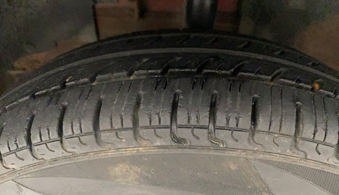 2016 Renault Kwid RXT 0.8, Petrol, Manual, 33,424 km, Left Front Tyre Tread