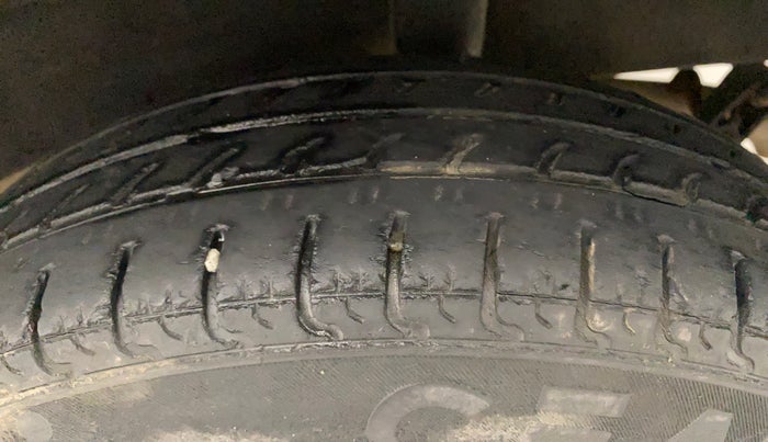 2016 Renault Kwid RXT 0.8, Petrol, Manual, 33,424 km, Left Rear Tyre Tread