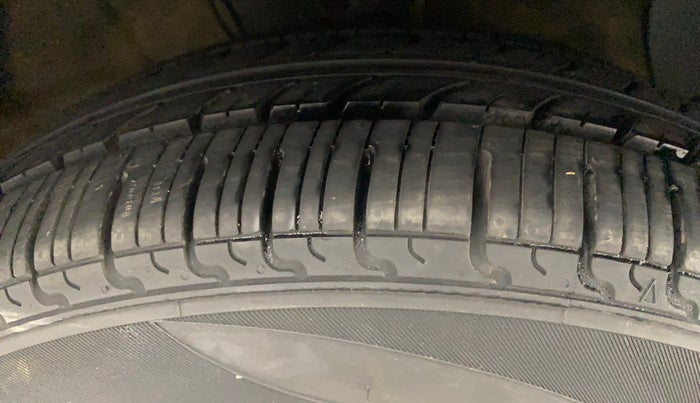 2021 Hyundai GRAND I10 NIOS SPORTZ AMT 1.2 KAPPA VTVT, Petrol, Automatic, 24,627 km, Right Front Tyre Tread