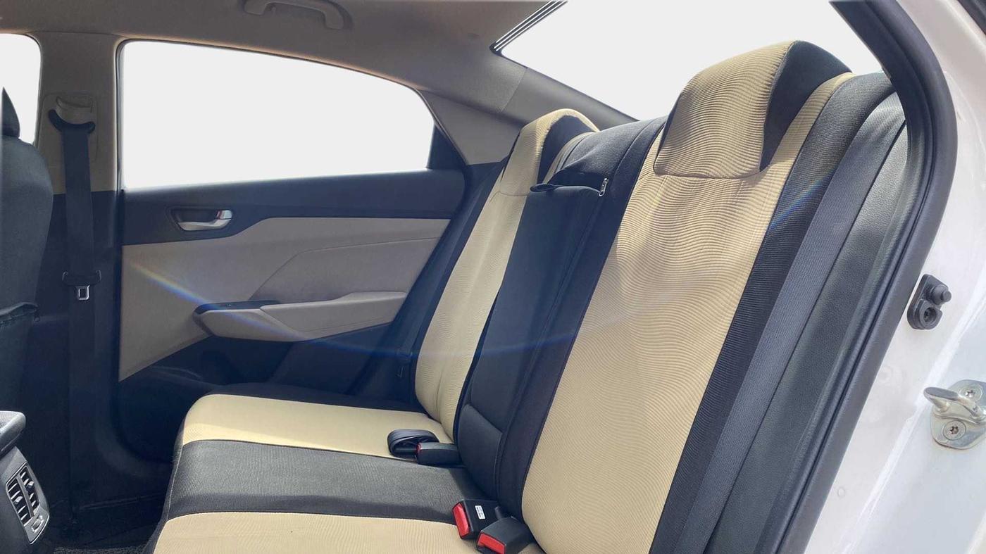 2018 Hyundai Verna 1.6 VTVT SX, Petrol, Manual, 78,703 km, Right Side Rear Door Cabin