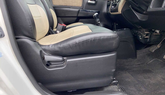 2017 Maruti Wagon R 1.0 VXI OPT, Petrol, Manual, 68,801 km, Driver Side Adjustment Panel