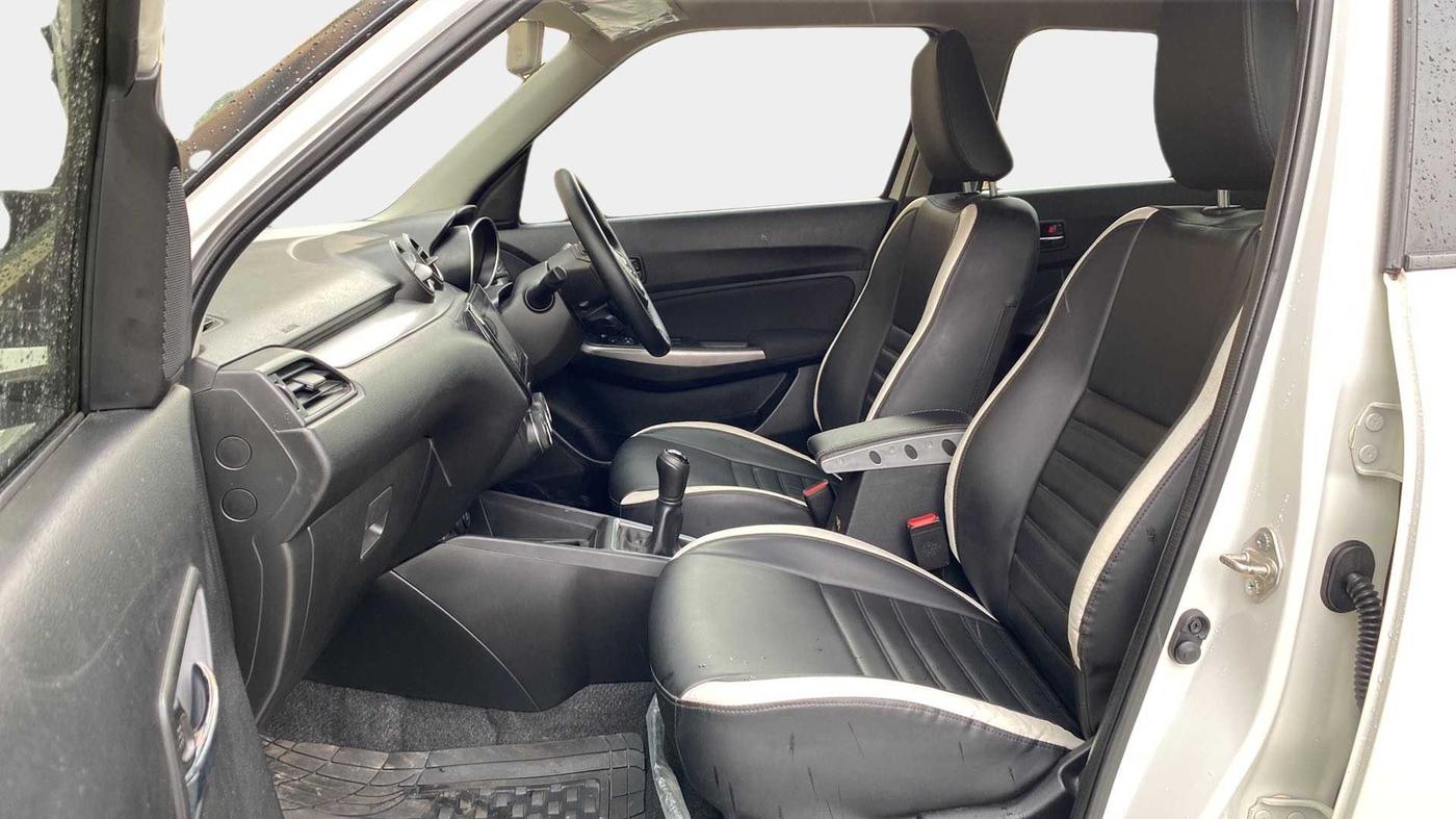 2022 Maruti Swift ZXI PLUS DUAL TONE, Petrol, Manual, 11,716 km, Right Side Front Door Cabin