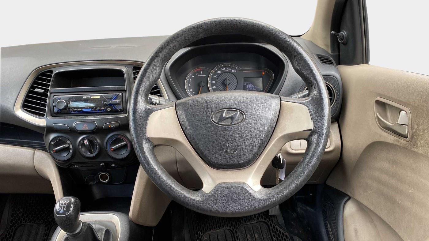 2018 Hyundai NEW SANTRO MAGNA, Petrol, Manual, 30,304 km, Steering Wheel Close Up