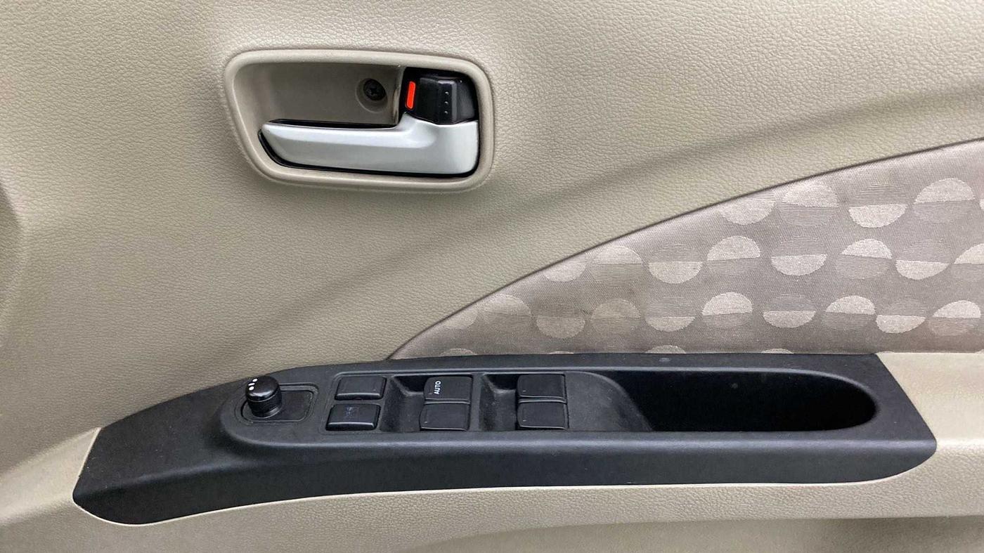 2017 Maruti Celerio ZXI (O), Petrol, Manual, 76,079 km, Driver Side Door Panels Control