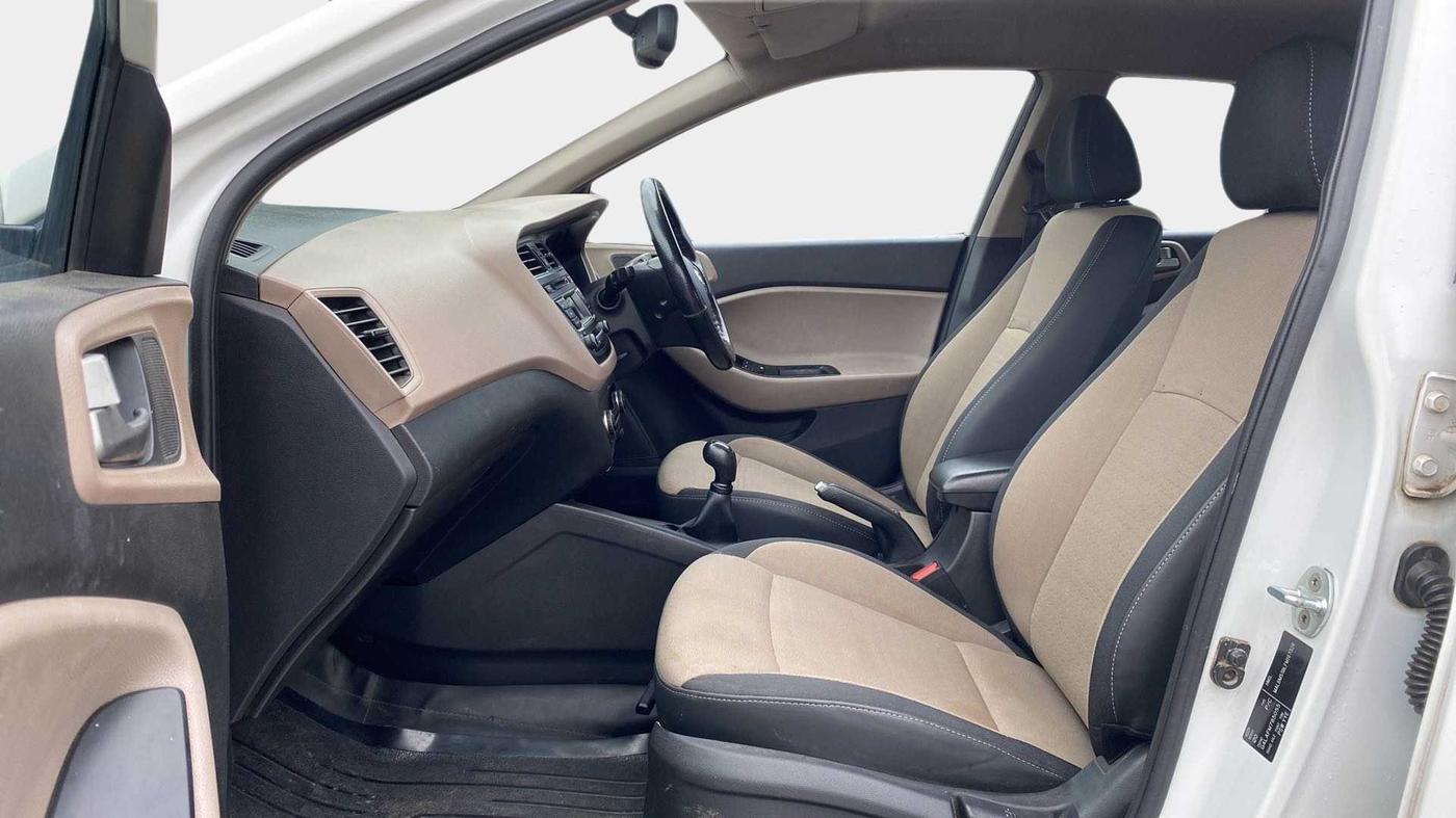 2015 Hyundai Elite i20 SPORTZ 1.2, Petrol, Manual, 78,581 km, Right Side Front Door Cabin