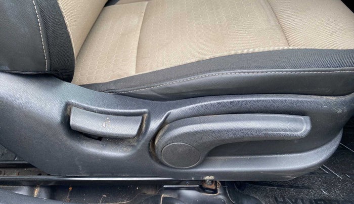 2015 Hyundai Elite i20 SPORTZ 1.2, Petrol, Manual, 78,581 km, Driver Side Adjustment Panel