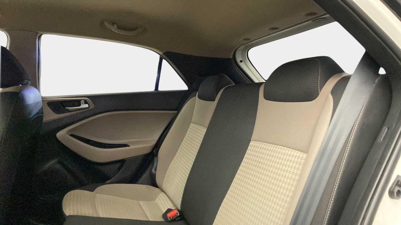 2018 Hyundai Elite i20 SPORTZ 1.2, Petrol, Manual, 17,385 km, Right Side Rear Door Cabin