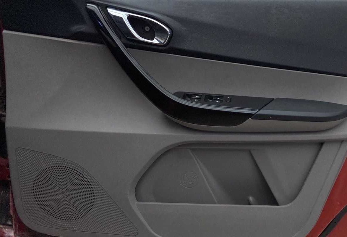 2017 Tata Tiago XZ PETROL, Petrol, Manual, 89,089 km, Driver Side Door Panels Control