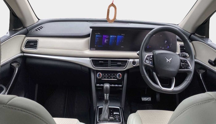 2022 Mahindra XUV700 AX 7 LUXURY P AT 7 STR, Petrol, Automatic, 14,557 km, Dashboard