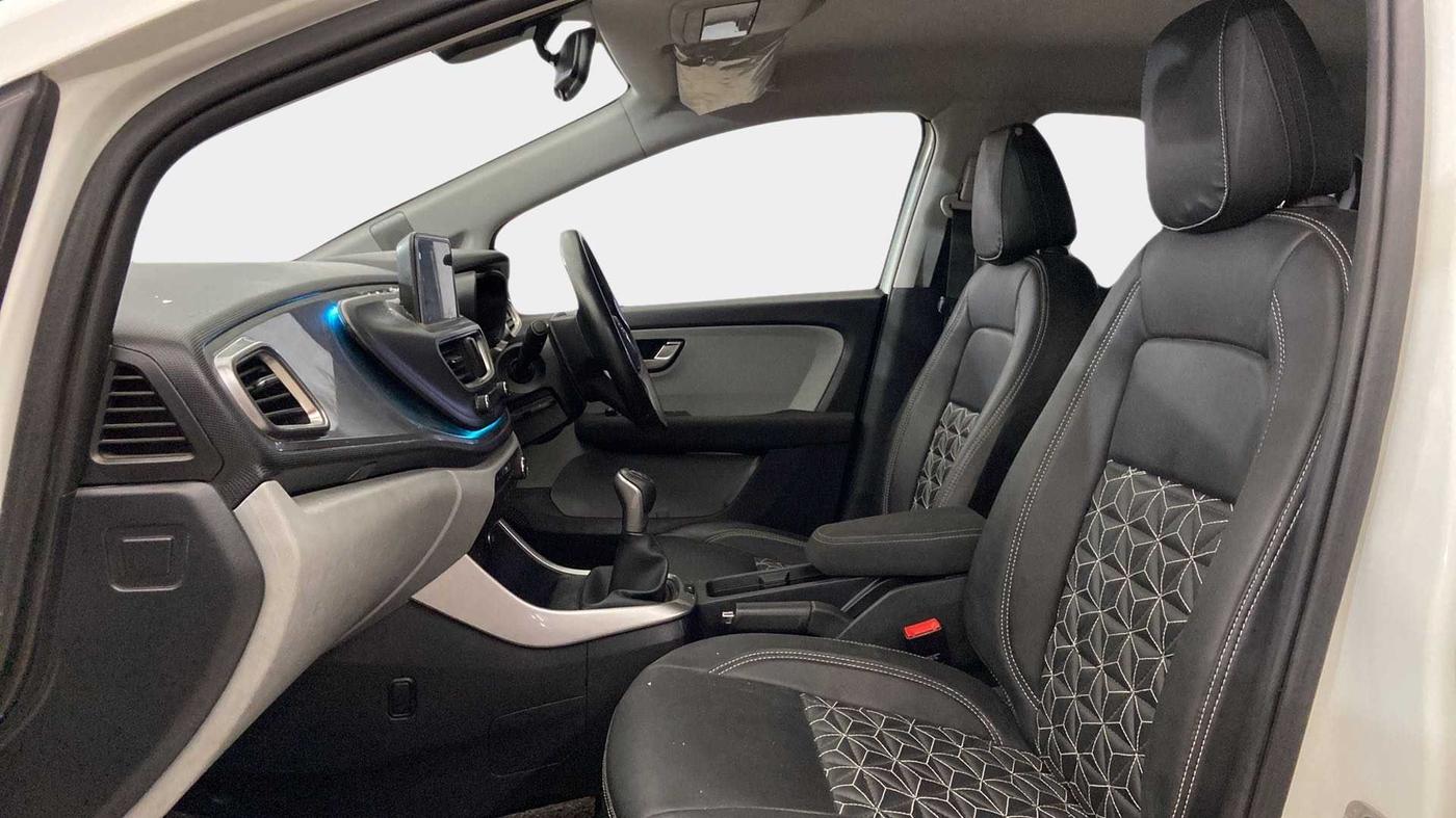2020 Tata ALTROZ XZ PETROL, Petrol, Manual, 31,580 km, Right Side Front Door Cabin
