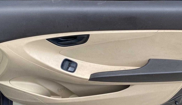 2017 Hyundai Eon ERA +, Petrol, Manual, 28,131 km, Driver Side Door Panels Control