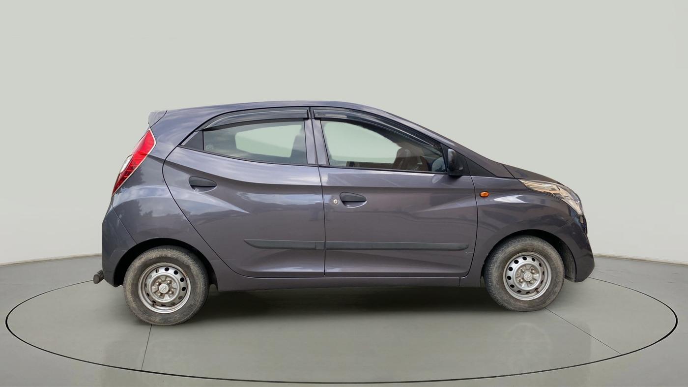2017 Hyundai Eon ERA +, Petrol, Manual, 28,131 km, Right Side View