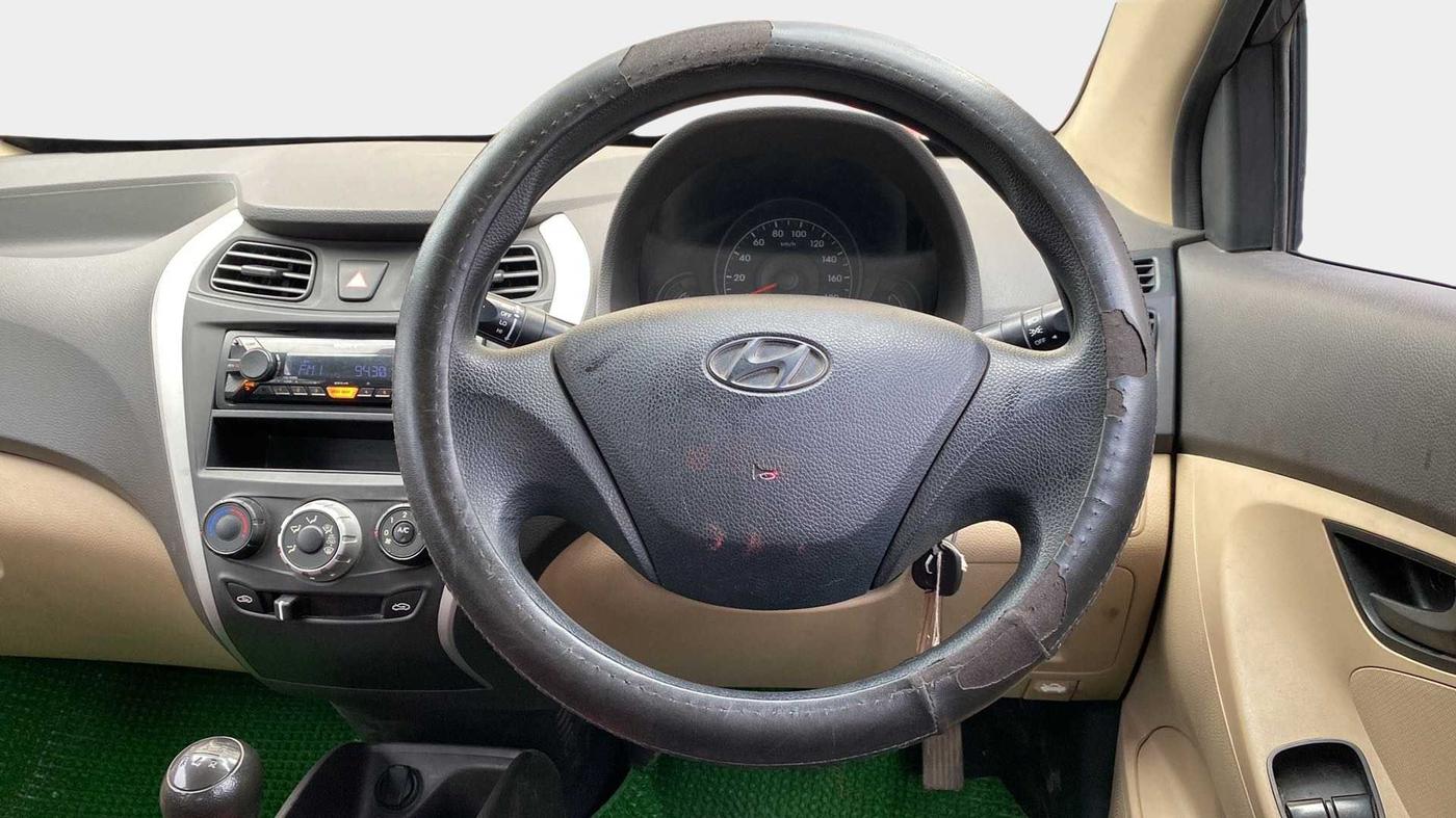 2017 Hyundai Eon ERA +, Petrol, Manual, 28,131 km, Steering Wheel Close Up