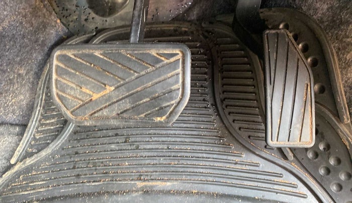 2017 Hyundai Xcent E+, CNG, Manual, 71,603 km, Pedals