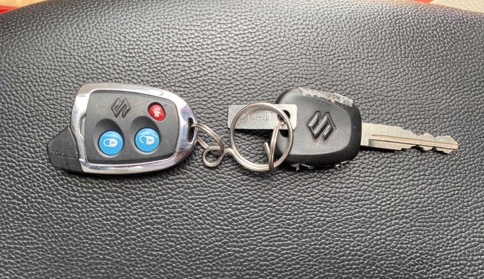 2017 Hyundai Xcent E+, CNG, Manual, 71,603 km, Key Close Up