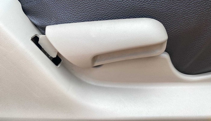 2017 Hyundai Xcent E+, CNG, Manual, 71,603 km, Driver Side Adjustment Panel