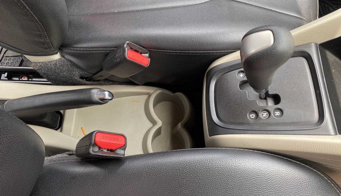 2017 Hyundai Xcent E+, CNG, Manual, 71,603 km, Gear Lever