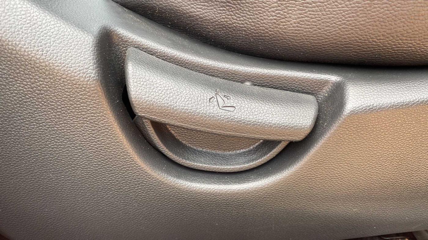 2018 Hyundai Grand i10 MAGNA 1.2 KAPPA VTVT, Petrol, Manual, 26,623 km, Driver Side Adjustment Panel
