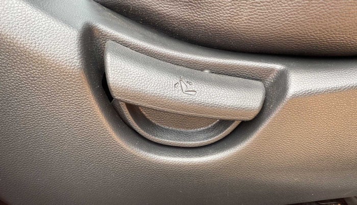 2018 Hyundai Grand i10 MAGNA 1.2 KAPPA VTVT, Petrol, Manual, 26,623 km, Driver Side Adjustment Panel