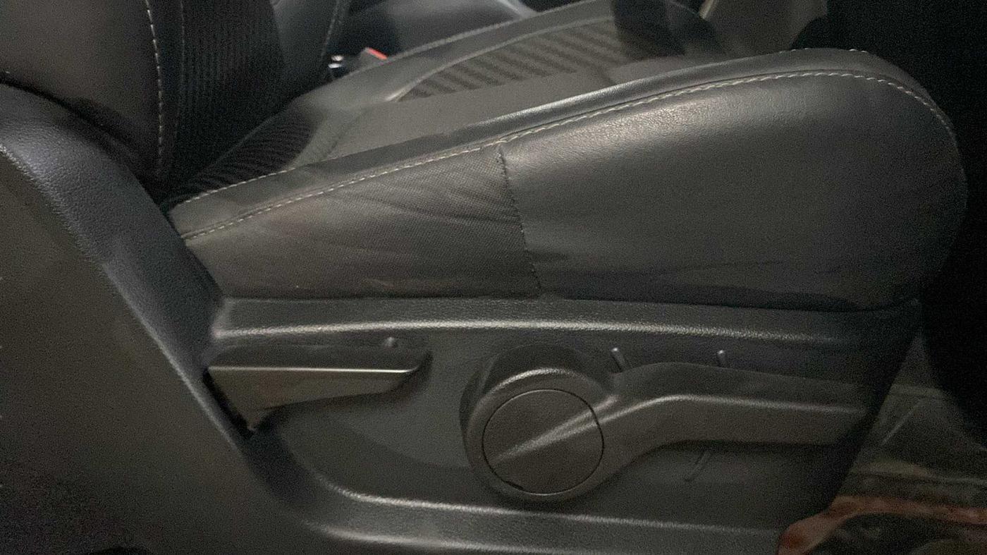 2022 Mahindra Thar LX  P 4WD AT CONVERTIBLE, Petrol, Automatic, 11,951 km, Driver Side Adjustment Panel