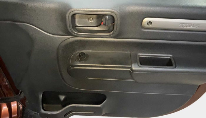 2021 Mahindra Thar LX PETROL HT 4WD AT, Petrol, Automatic, 47,237 km, Driver Side Door Panels Control