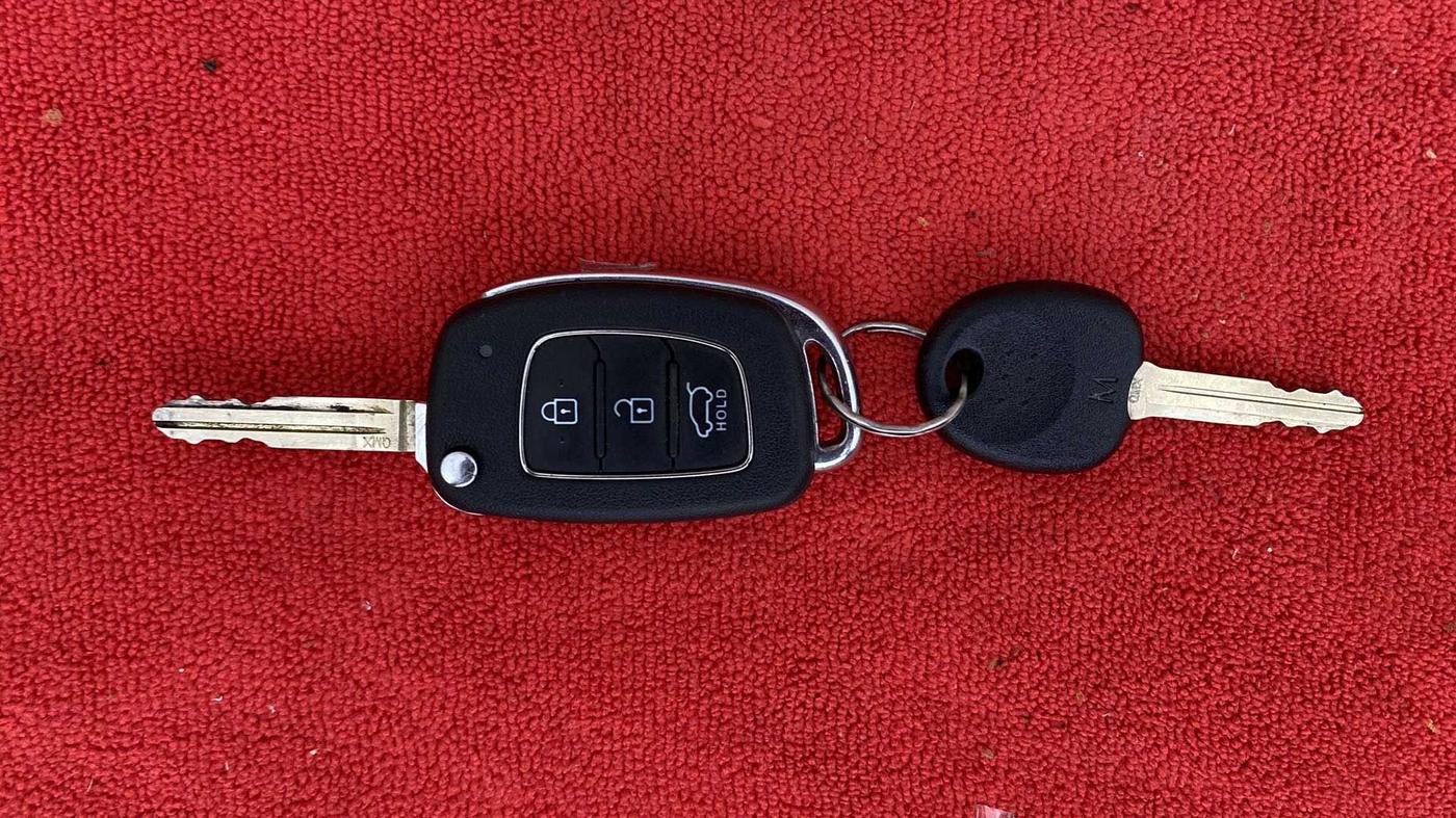2020 Hyundai VENUE S 1.2, Petrol, Manual, 34,818 km, Key Close Up