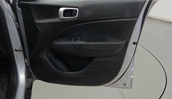2021 Hyundai VENUE S 1.2, Petrol, Manual, 22,303 km, Driver Side Door Panels Control