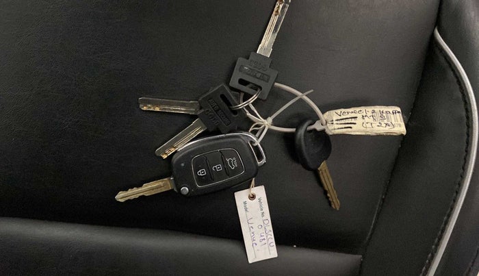 2021 Hyundai VENUE S 1.2, Petrol, Manual, 22,303 km, Key Close Up