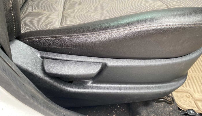 2013 Hyundai Eon D-LITE+, Petrol, Manual, 31,141 km, Driver Side Adjustment Panel