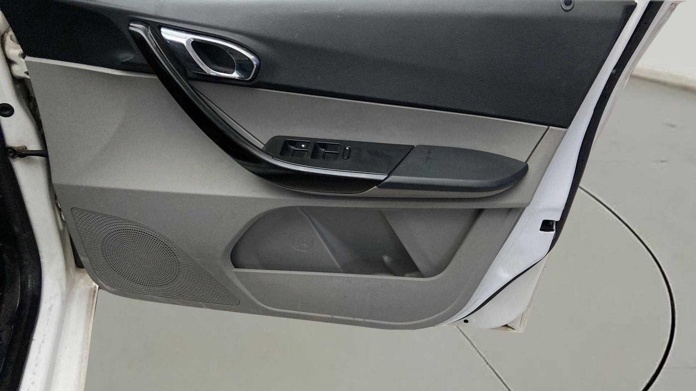 2018 Tata Tiago XZ PETROL, Petrol, Manual, 88,996 km, Driver Side Door Panels Control