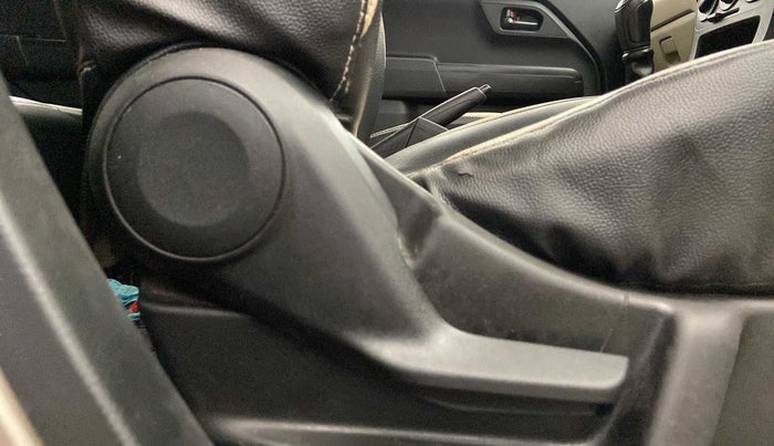 2020 Maruti New Wagon-R LXI CNG (O) 1.0, CNG, Manual, 65,132 km, Driver Side Adjustment Panel