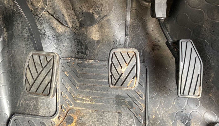 2022 Maruti XL6 ZETA MT, Petrol, Manual, 59,304 km, Pedals